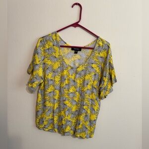 Karen Kane yellow floral top ruffle sleeves size L